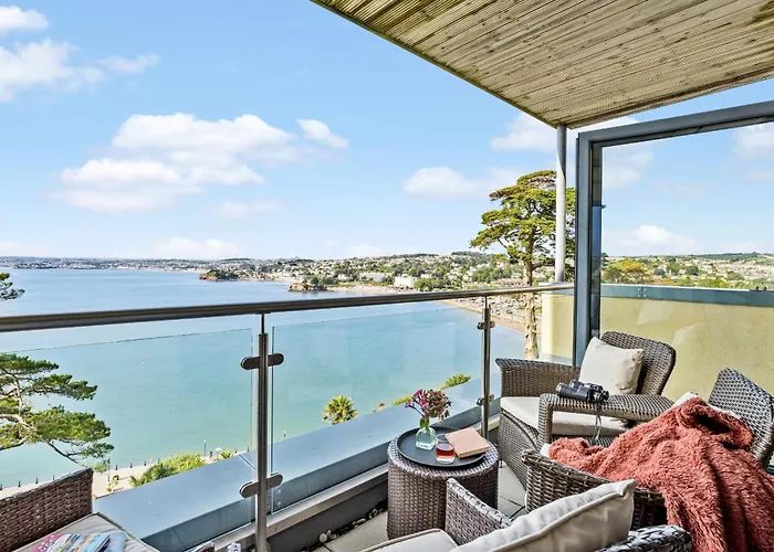 B6 Masts - With Sea Views, Parking And Terrace