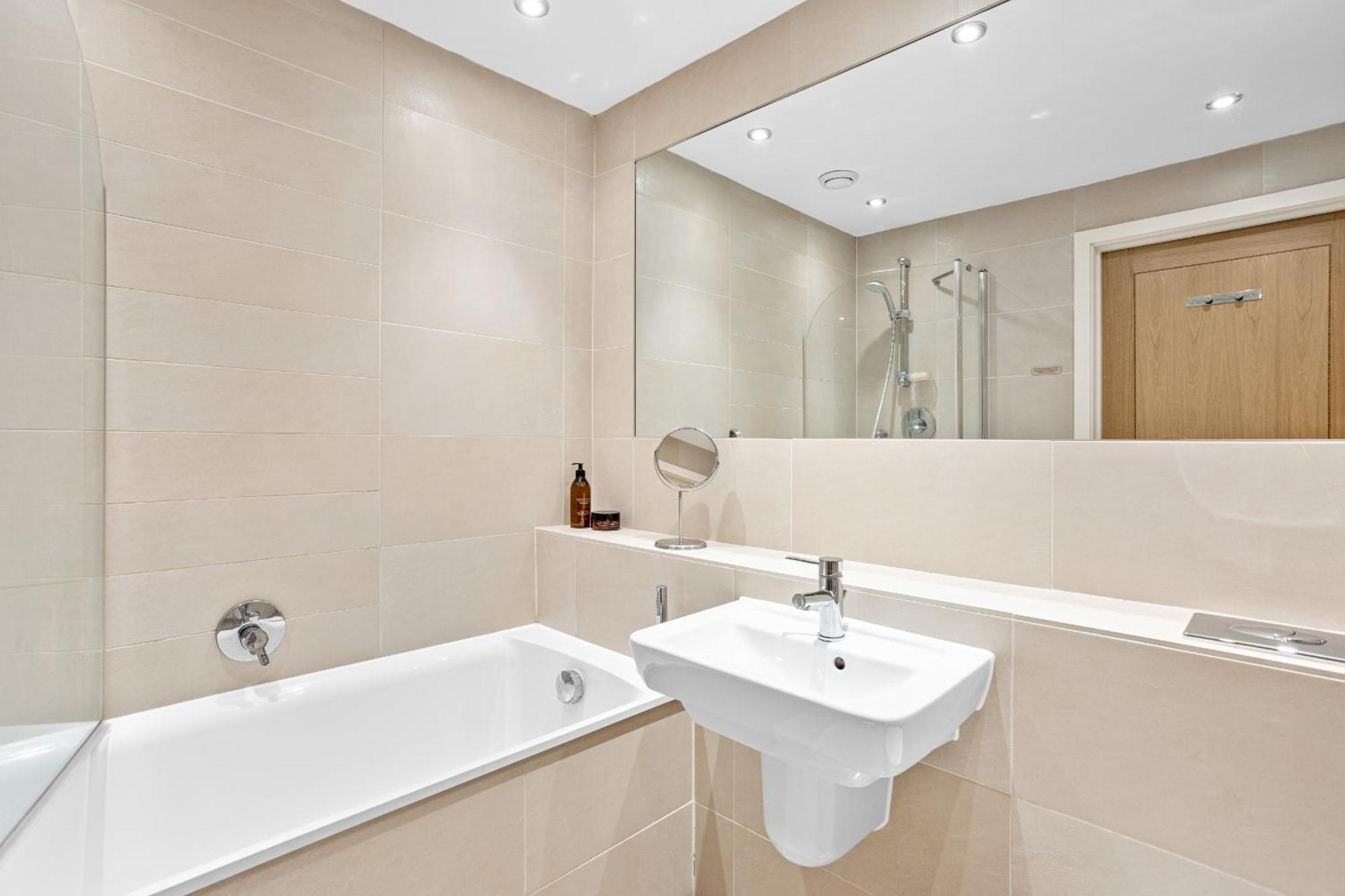 Apartment B6 Masts - With Sea Views, Parking And Terrace Torquay
