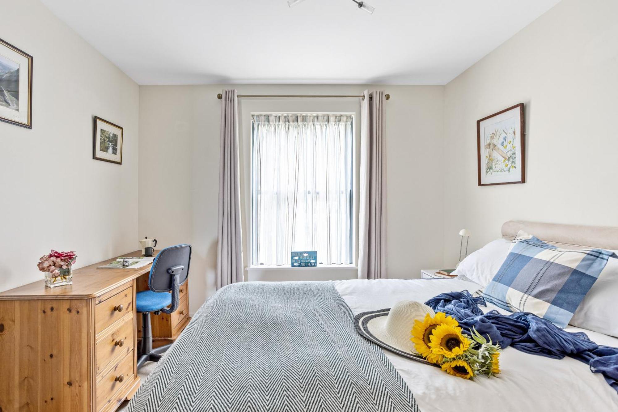 B6 Masts - With Sea Views, Parking And Terrace Torquay