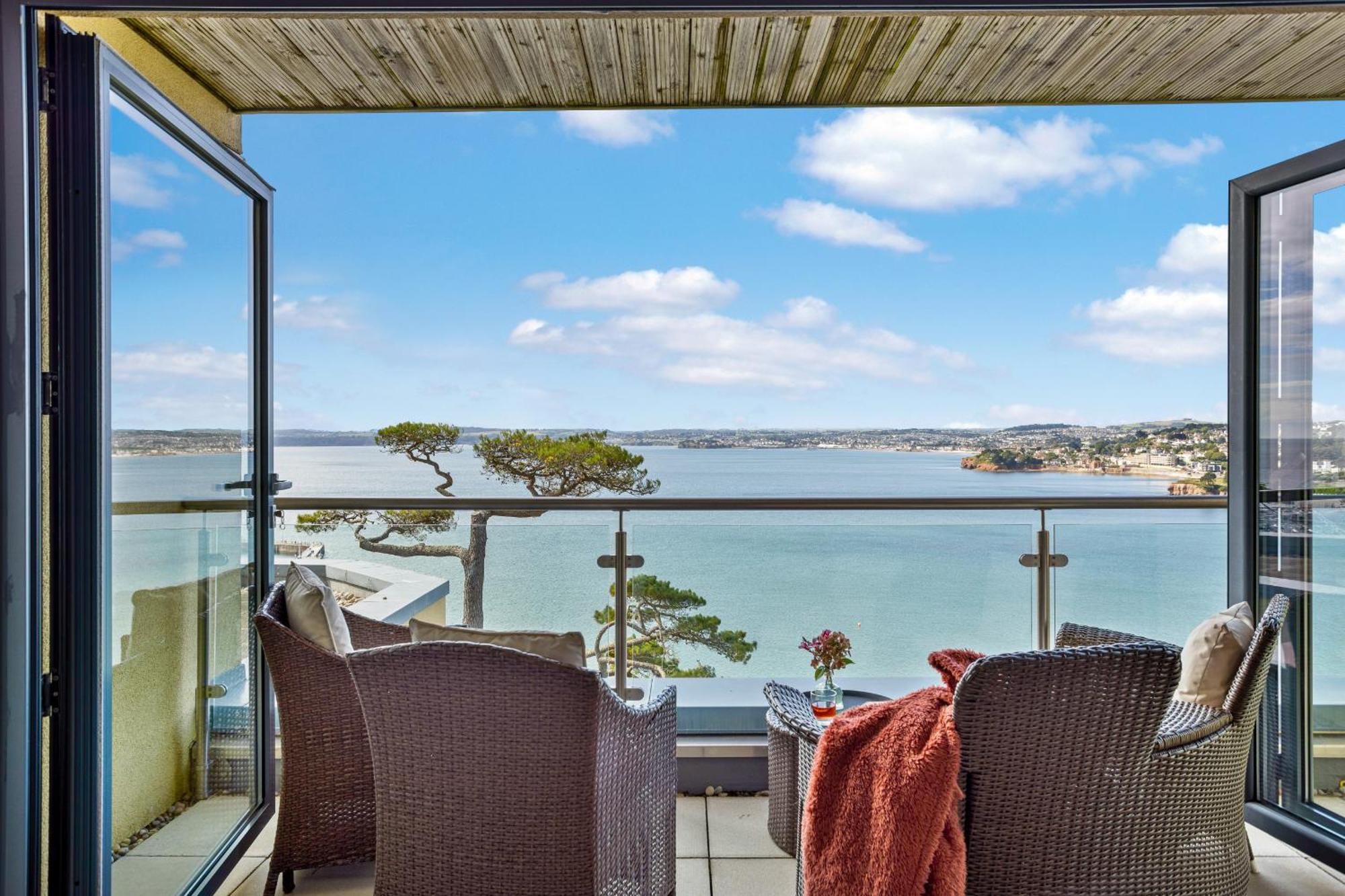 B6 Masts - With Sea Views, Parking And Terrace * Torquay
