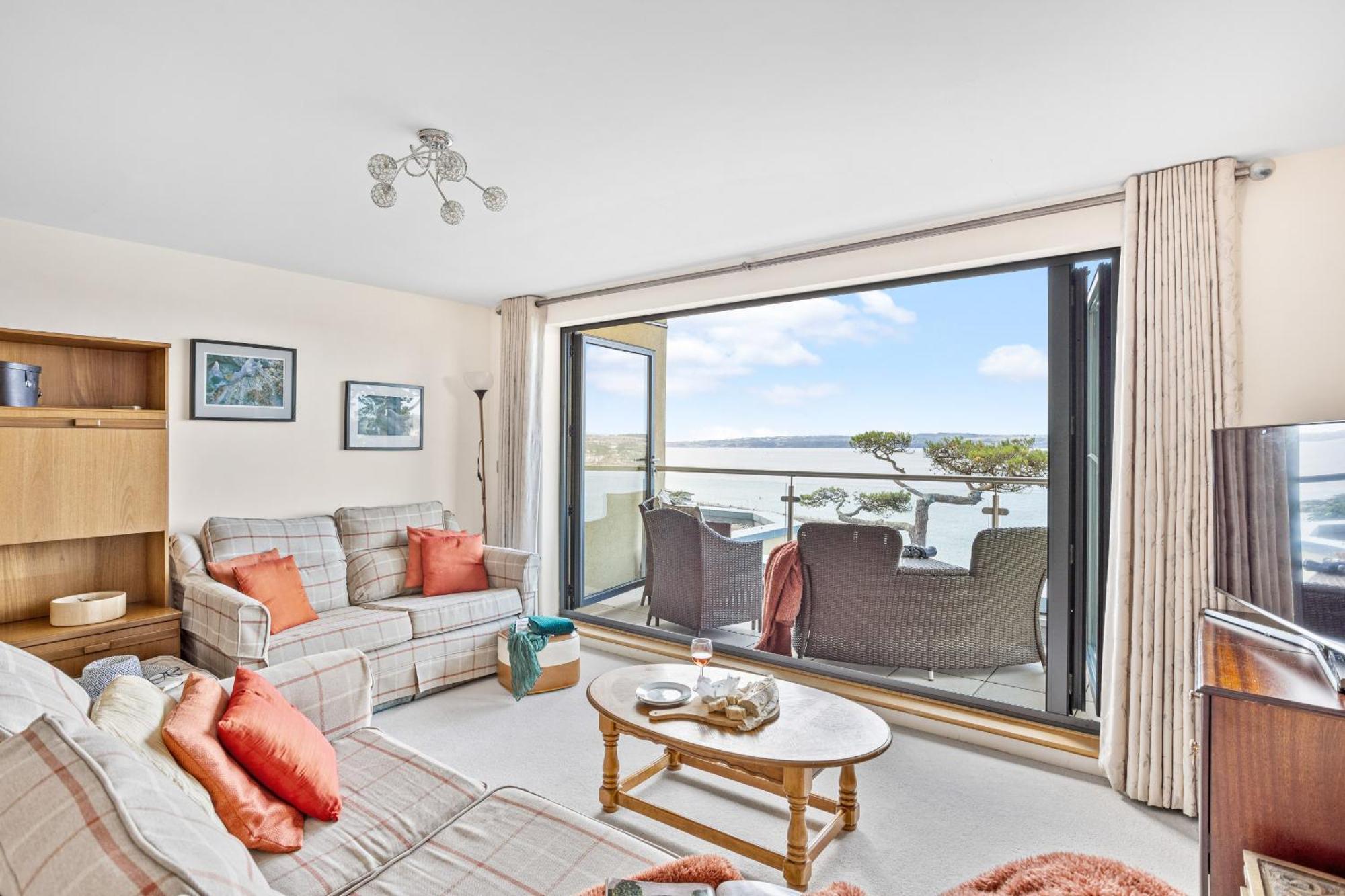 B6 Masts - With Sea Views, Parking And Terrace Apartment *