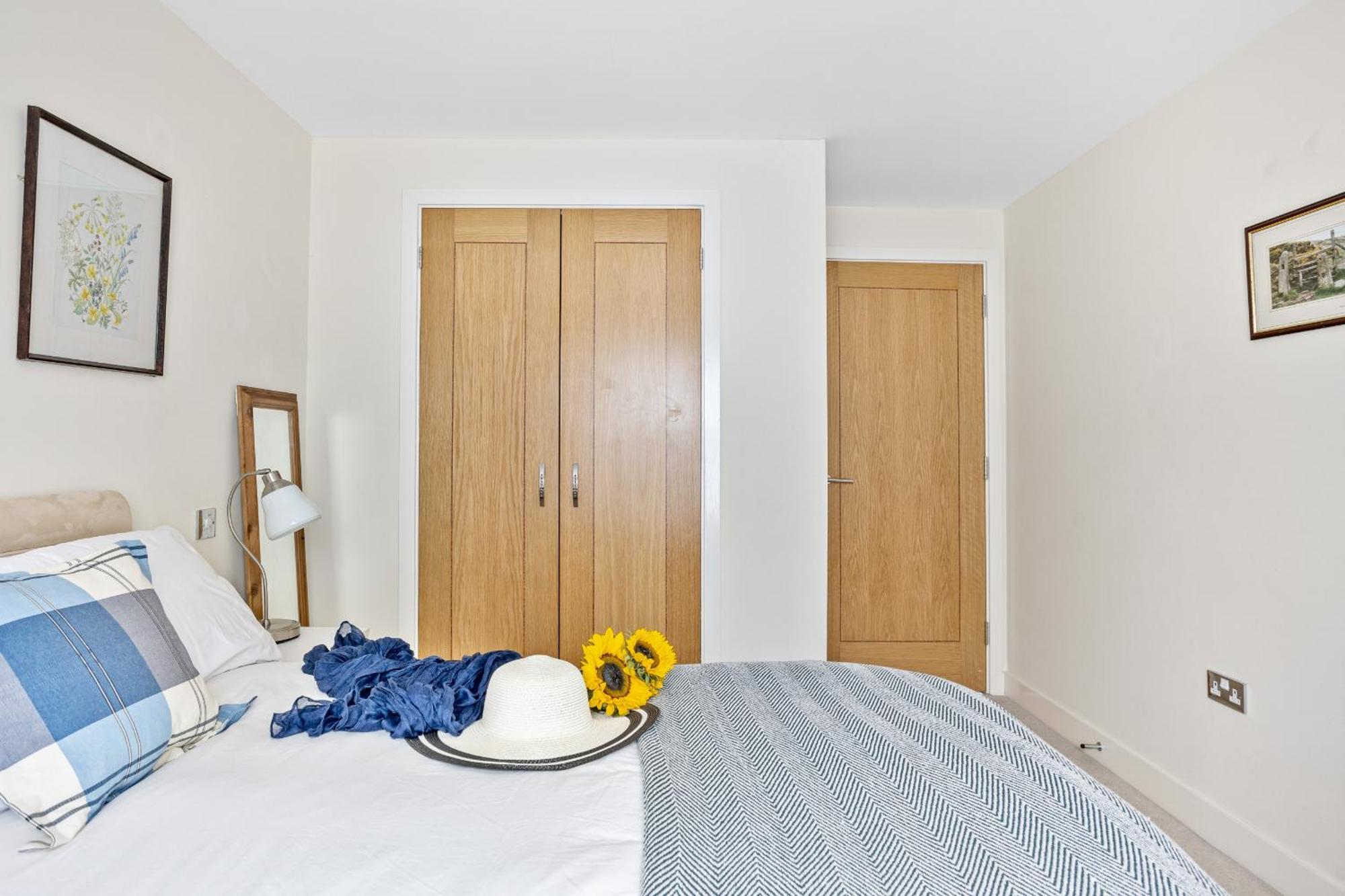 B6 Masts - With Sea Views, Parking And Terrace Apartment Torquay