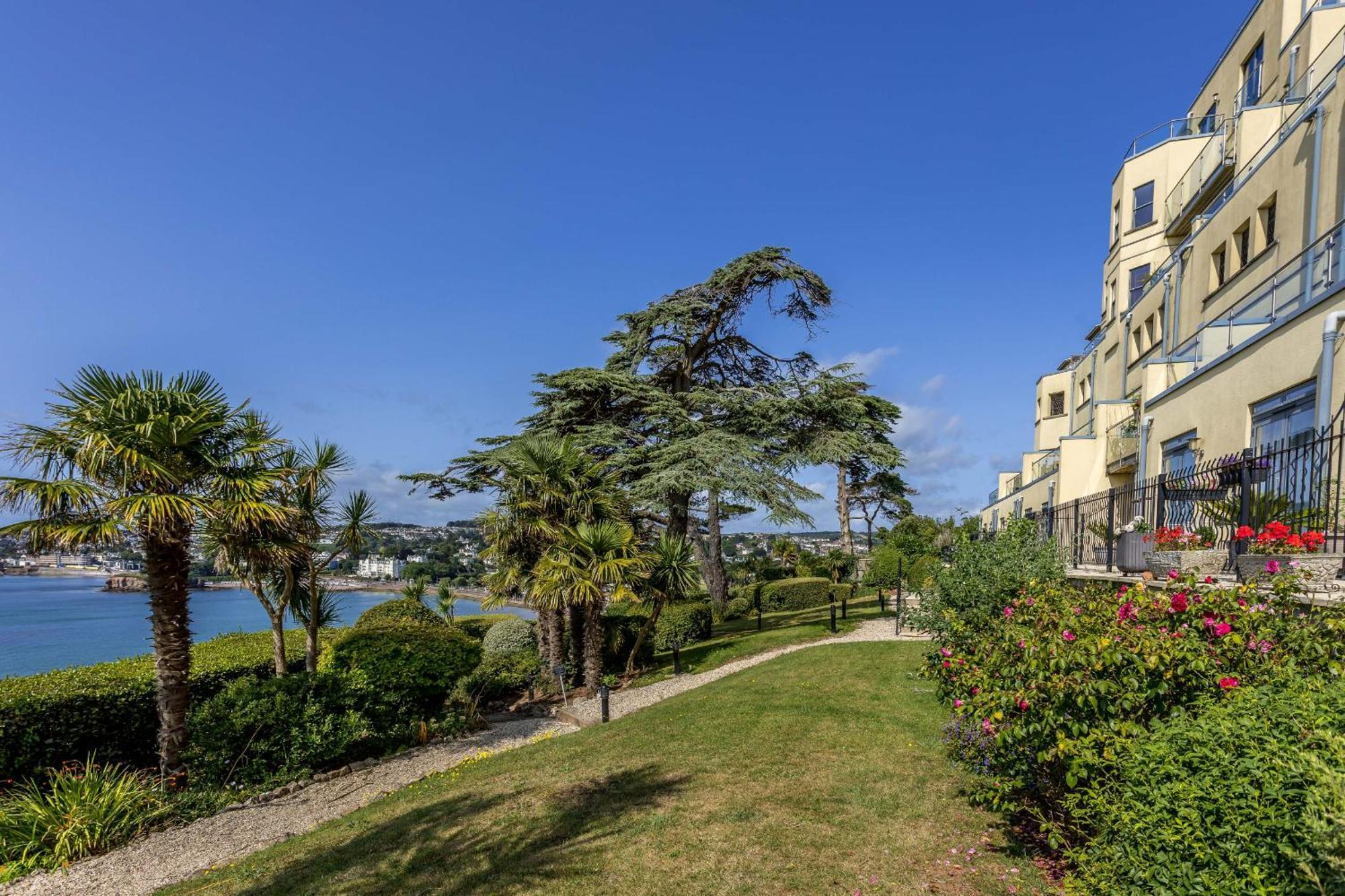 Apartment B6 Masts - With Sea Views, Parking And Terrace Torquay